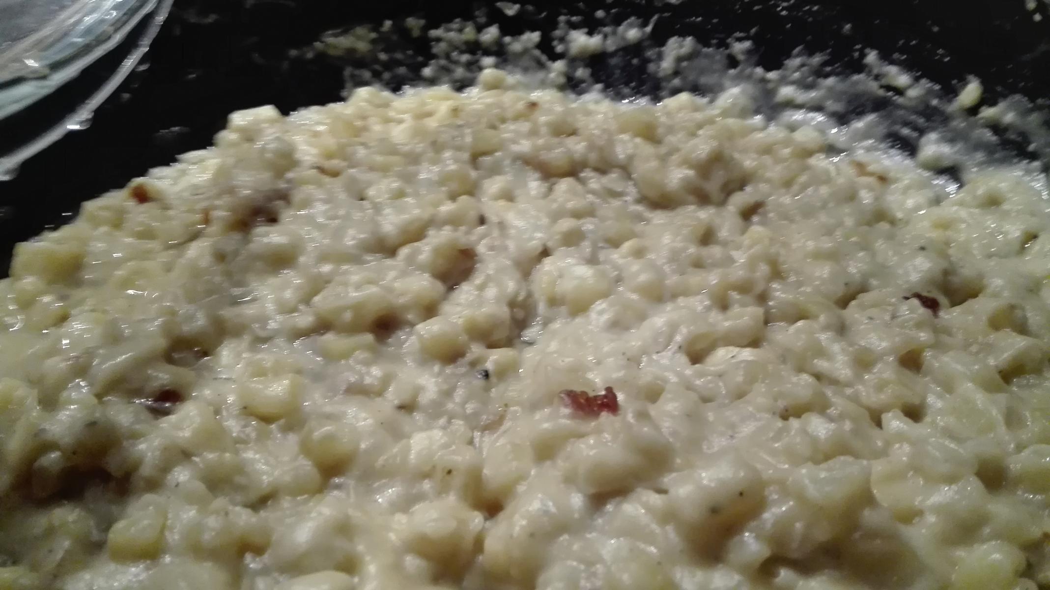 Kartoffeln-Zwiebel-Maße als erste Strudelschicht