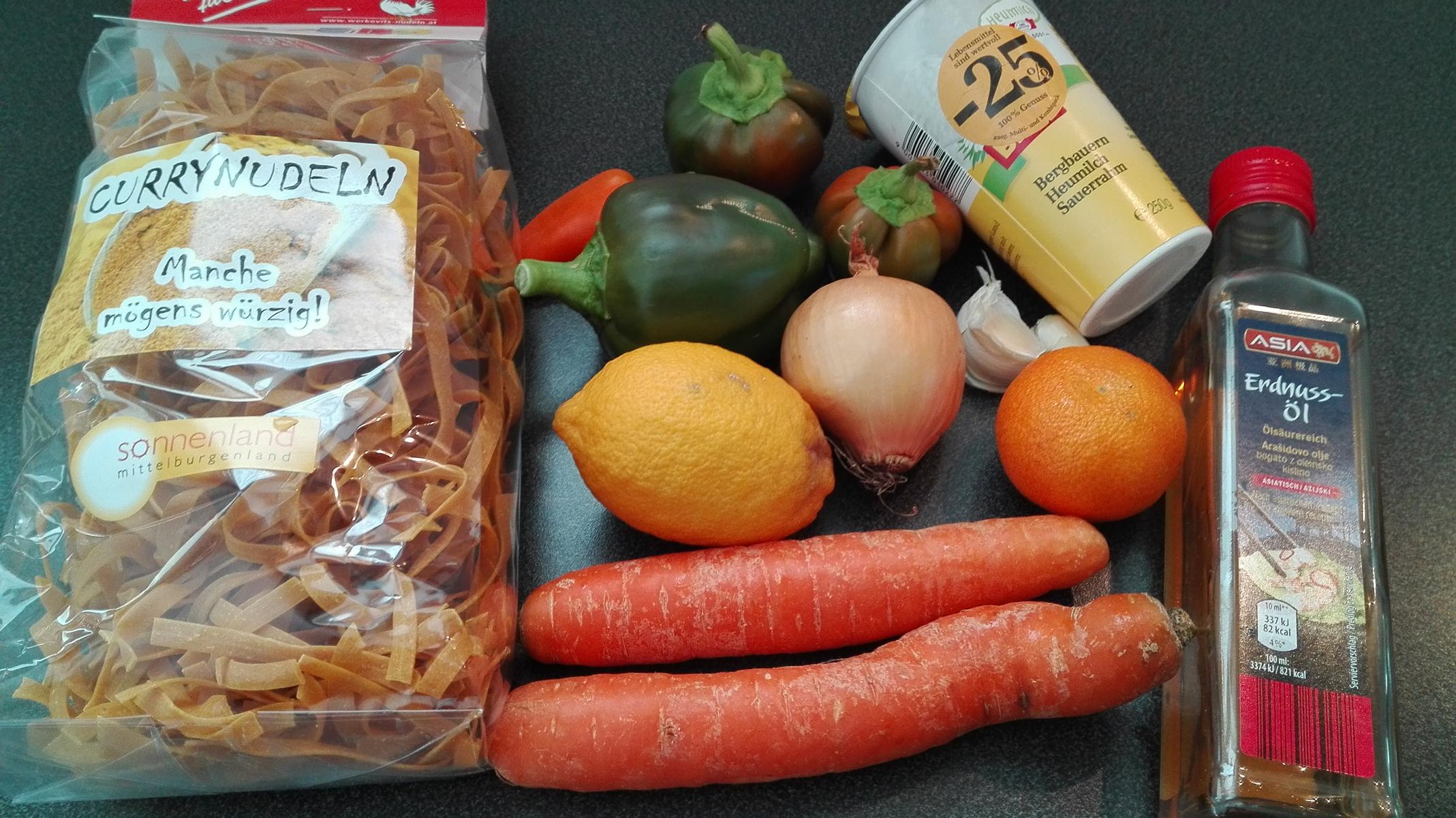 Zutaten für die fruchtigen Curry-Nudeln