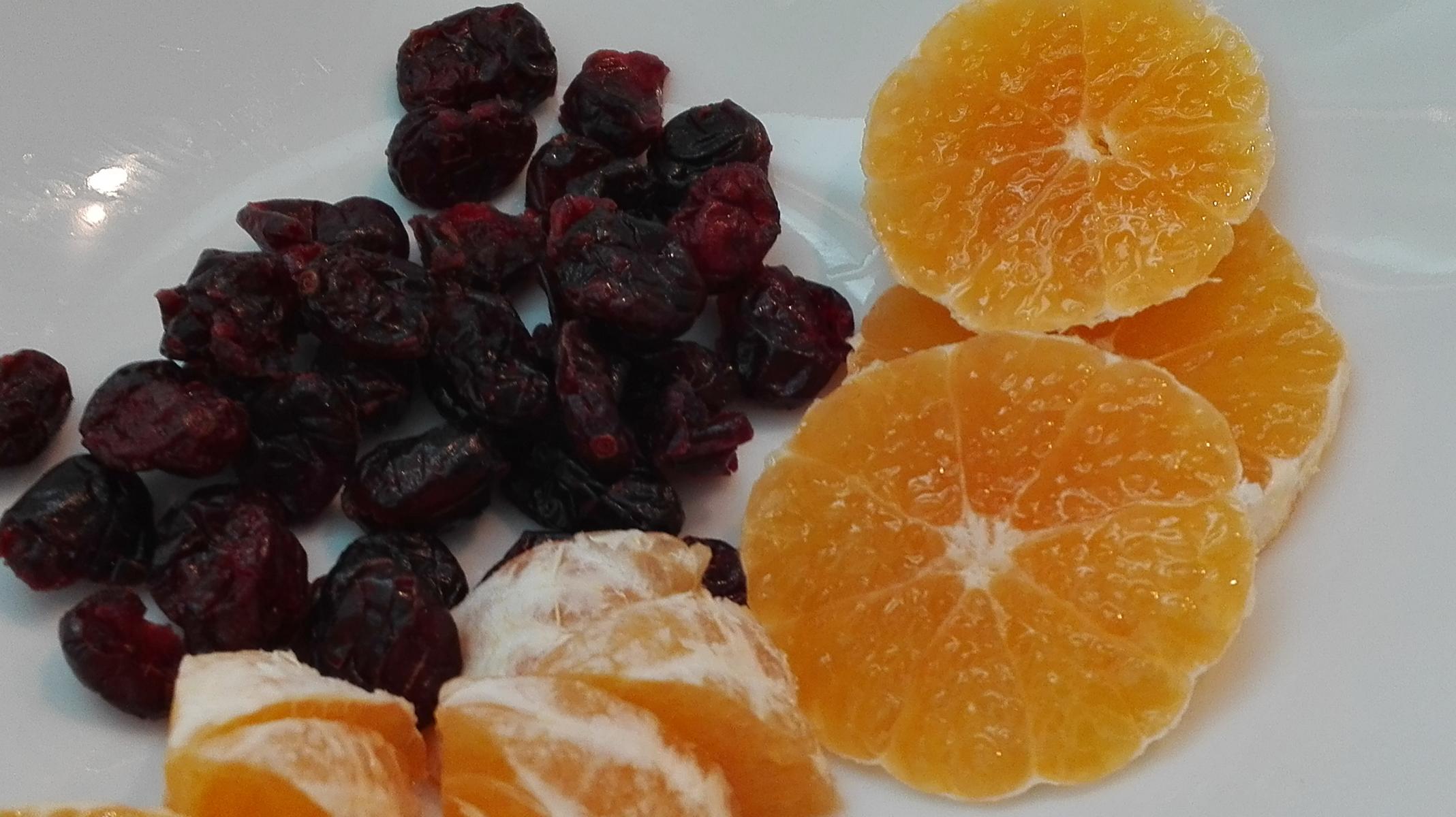 Mandarinen und Cranberries sehen nicht nur nett aus - Geschmack und Vitamine gibts damit auch