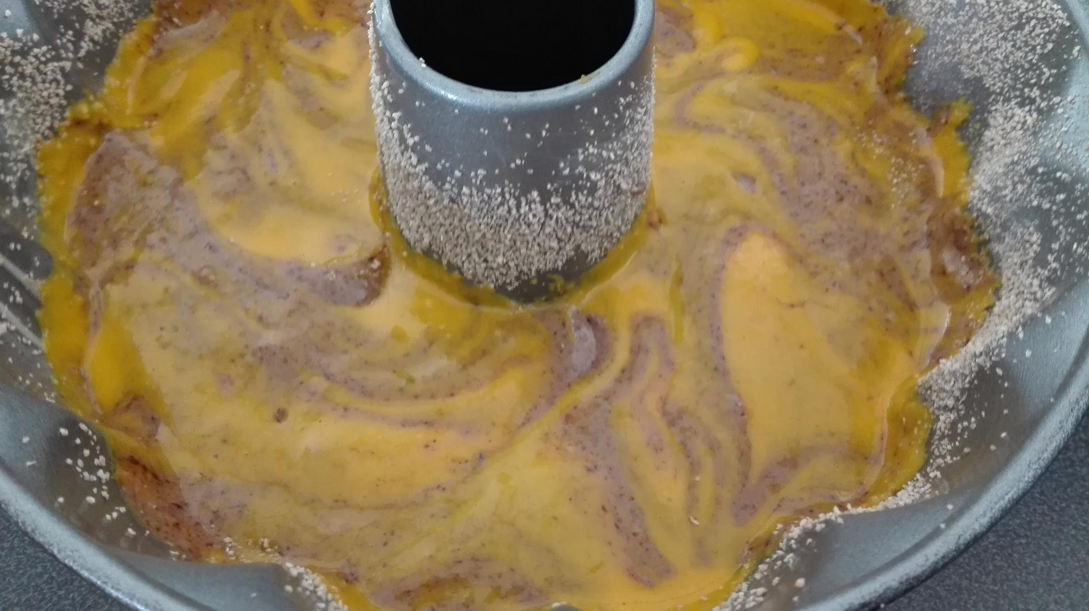 Kürbismarmorierung für den Rotwein-Guegelhupf