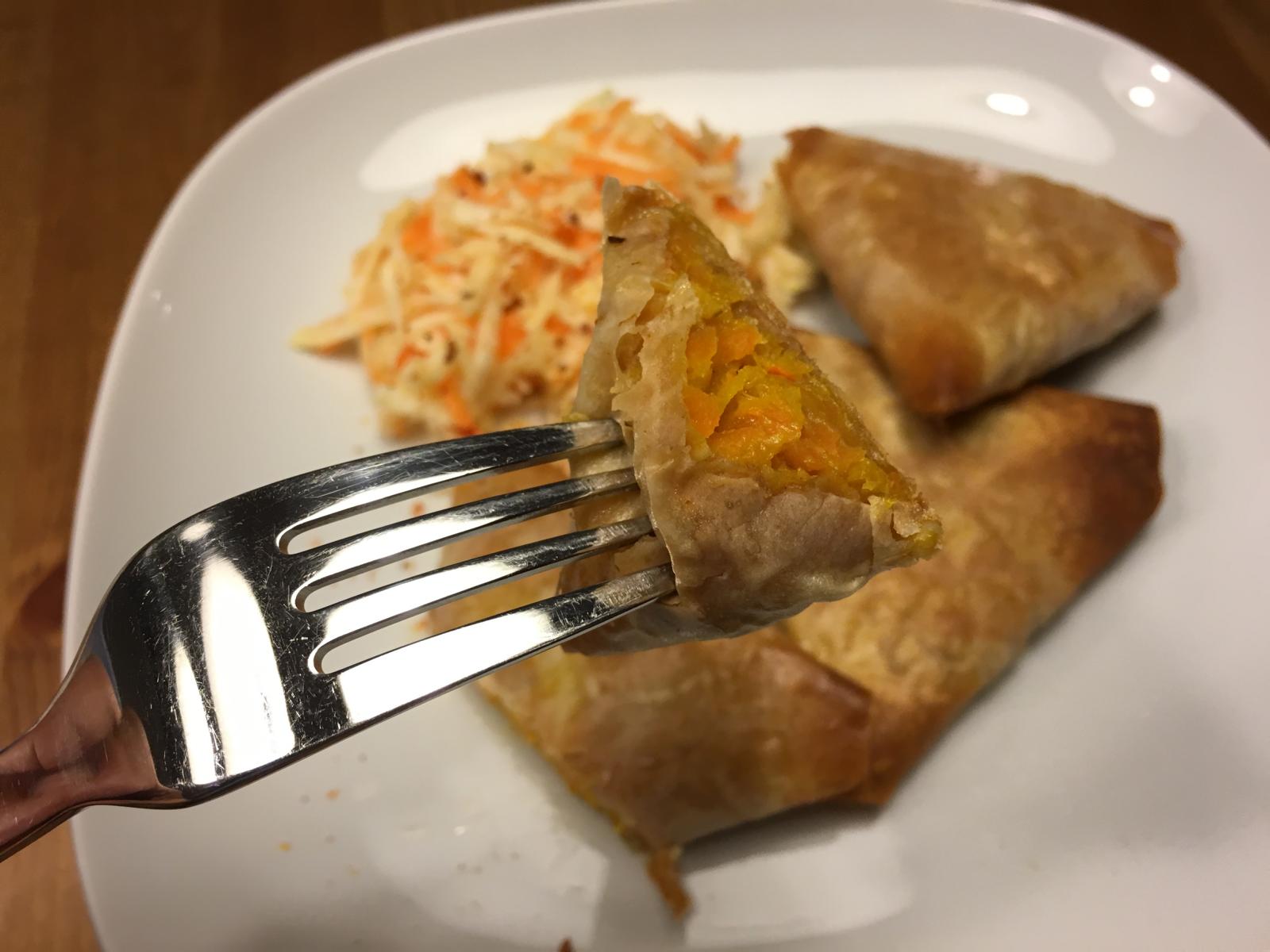 Dinkel-Samosas mit Erdnuss-Kürbis-Füllung #gabelbissen
