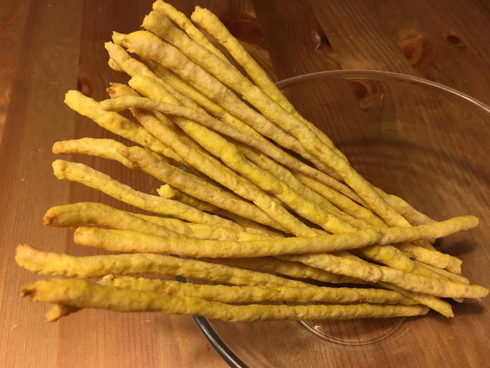 Die Länge vom Backblech in der Mitte brechen und schon habe die gesunden Soletti-Snacks die ideale Länge