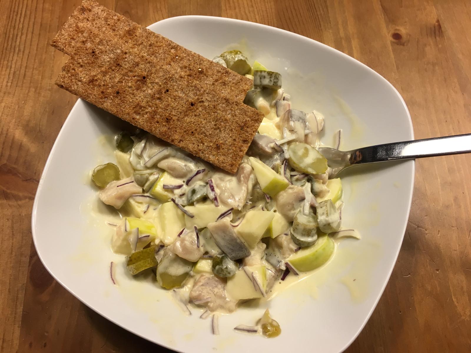 Heringssalat mit scharfer Nuri-Restl-Mayonnaise